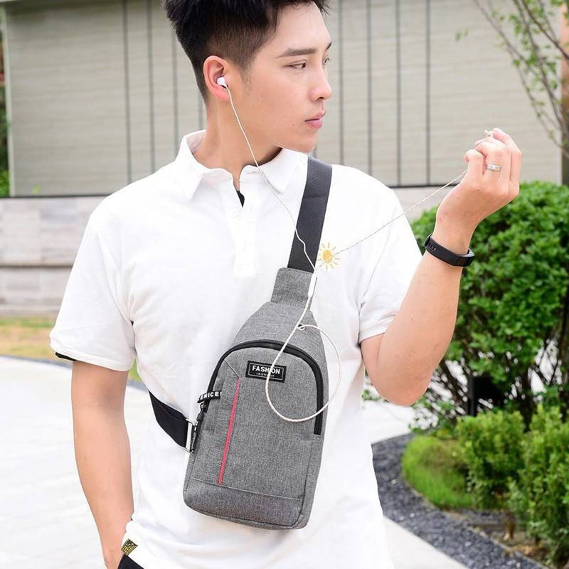 Mini Bolsa Mochila Transversal Fashion Instinct Alça Única Unissex Cadernos Tablet Smartphone Vários Bolsos Preto